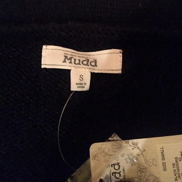 🆕NWT 🌹 Rose Embroidered Knit Black Cardigan - Picture 3 of 8